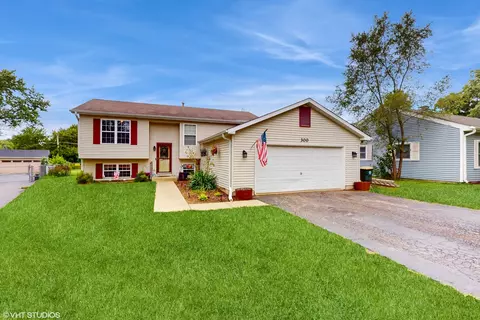 300 Oakwood Dr, Antioch, IL 60002
