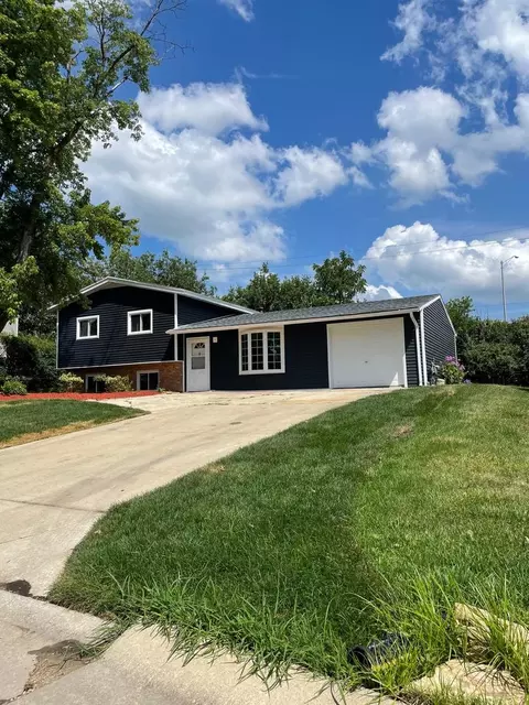 573 Redwood Rd, Bolingbrook, IL 60440