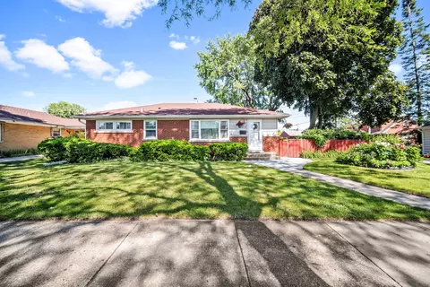 9215 Sayre Ave, Morton Grove, IL 60053