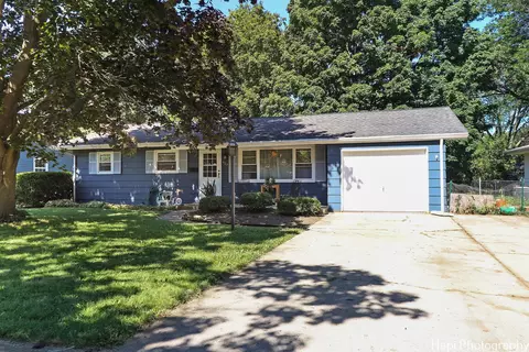 428 Mary Ln, Crystal Lake, IL 60014