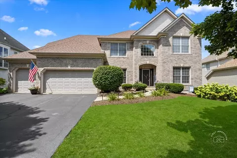 528 Cole Dr, South Elgin, IL 60177