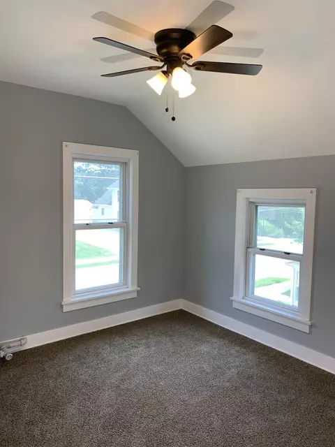 370 Ryerson Ave, Elgin, IL 60123 photo 12