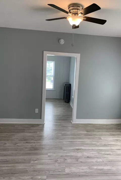 370 Ryerson Ave, Elgin, IL 60123 photo 9