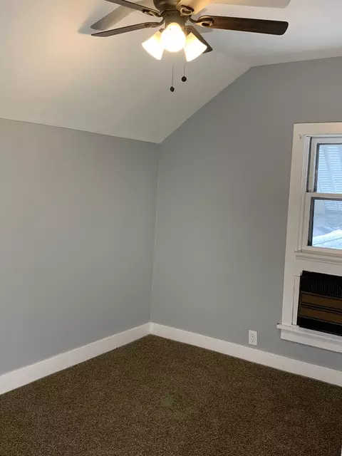 370 Ryerson Ave, Elgin, IL 60123 photo 10