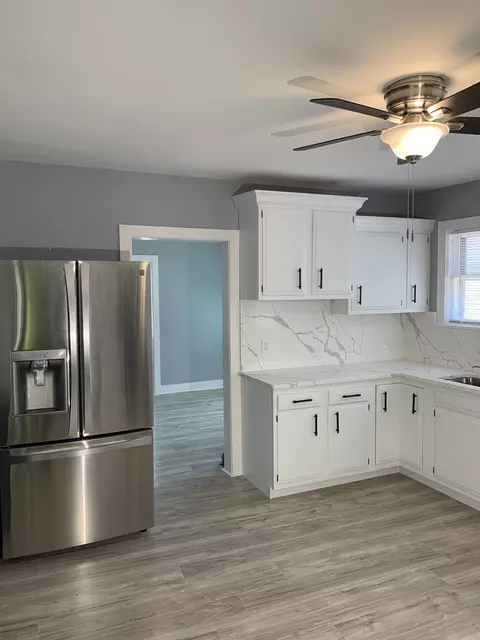 370 Ryerson Ave, Elgin, IL 60123 photo 6