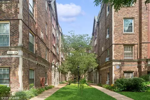 1221 Hull Ter #2D, Evanston, IL 60202