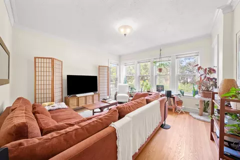 Living - 1118 Darrow Ave, Evanston, IL 60202 photo 1 of 2