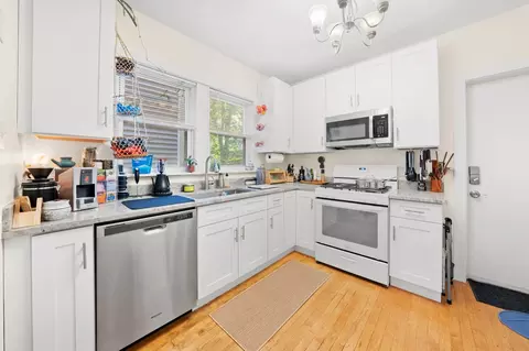 Kitchen - 1118 Darrow Ave, Evanston, IL 60202 photo 1 of 2