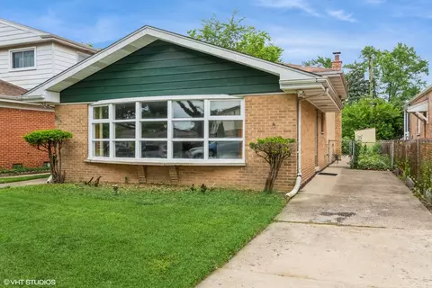 5053 Lee St, Skokie, IL 60077
