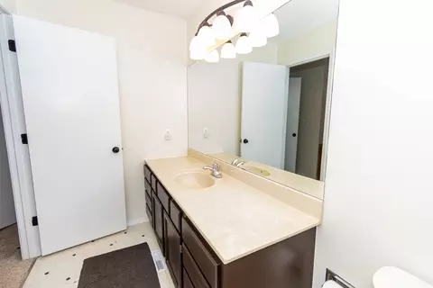 Bath - 1700 Fairfield Dr, Normal, IL 61761 photo 2 of 3