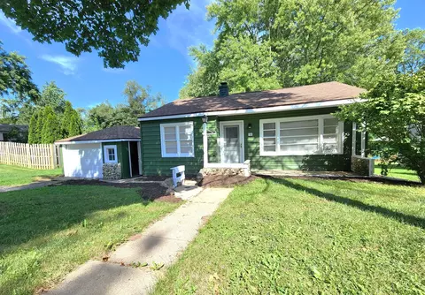 18 Hawthorne Rd, Lake In The Hills, IL 60156