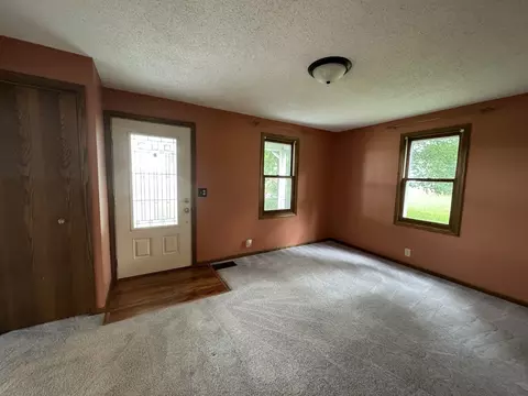 Living - 422 E 5th St, Byron, IL 61010 photo 1 of 4
