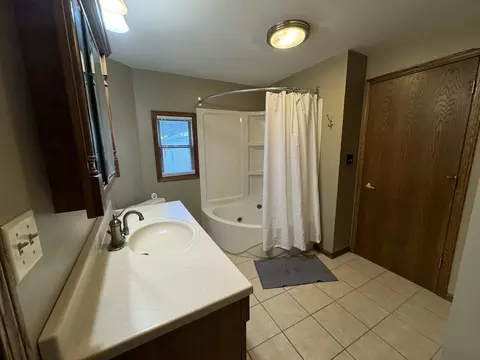 Bath - 422 E 5th St, Byron, IL 61010 photo 1 of 4