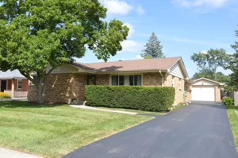 414 Brown St, Wauconda, IL 60084