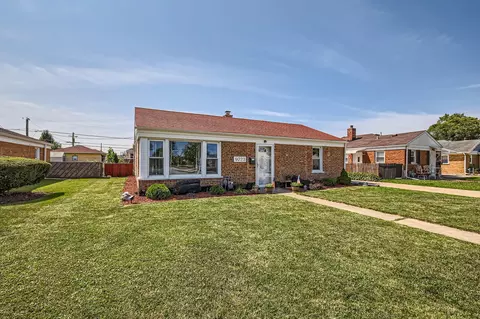 9723 Richard Ave, Franklin Park, IL 60131