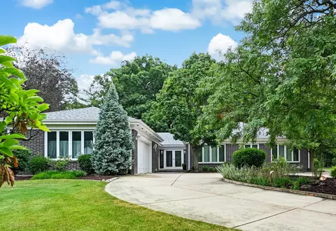 912 Merry Ln, Oak Brook, IL 60523