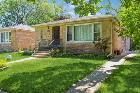 3329 Wilder St, Skokie, IL 60076