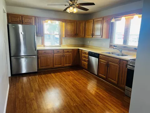 325 7th St, Chenoa, IL 61726 photo 5