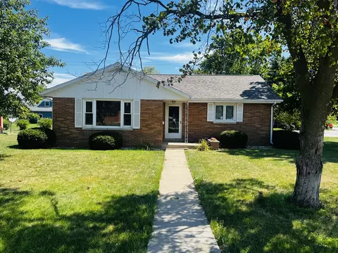 325 7th St, Chenoa, IL 61726 photo 2