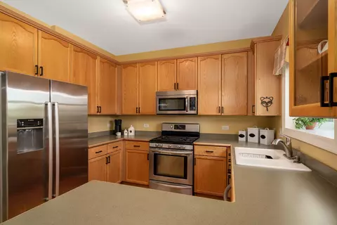 32535 Pilgrims Ct, Lakemoor, IL 60051 photo 8