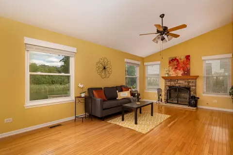 32535 Pilgrims Ct, Lakemoor, IL 60051 photo 12