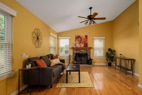 32535 Pilgrims Ct, Lakemoor, IL 60051 photo 11