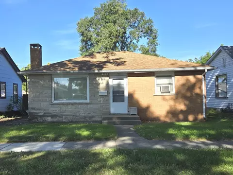 225 S Clinton Ave, Bradley, IL 60915
