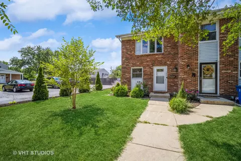164 S Hale Ave, Bartlett, IL 60103