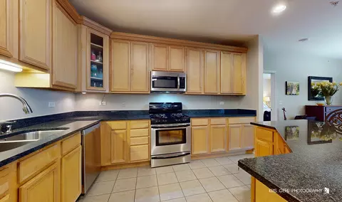 267 E Railroad Ave #208, Bartlett, IL 60103 photo 5