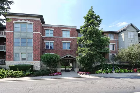 267 E Railroad Ave #208, Bartlett, IL 60103