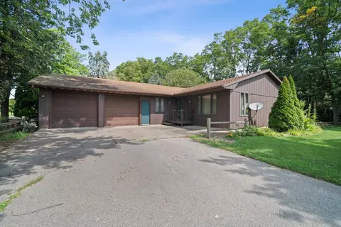 10612 E 1400 North Rd, Bloomington, IL 61705