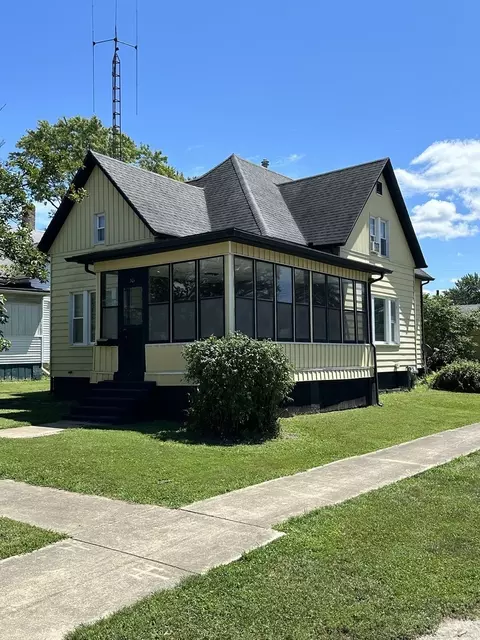 301 E Vine St, Villa Grove, IL 61956