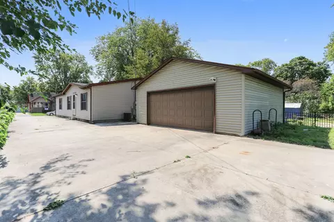 816 W Vine St, Champaign, IL 61820