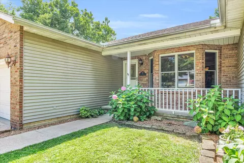 18 Hickory Ln, White Heath, IL 61884 photo 3