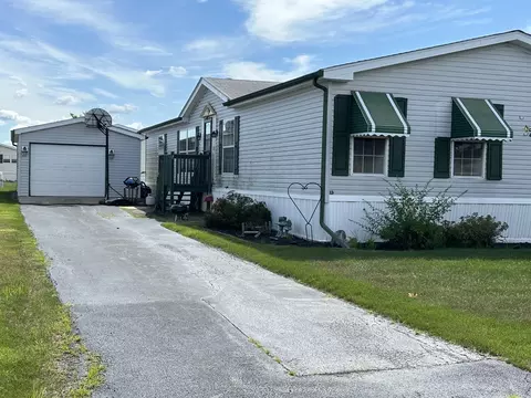 13 Swallow Ln, Beecher, IL 60401