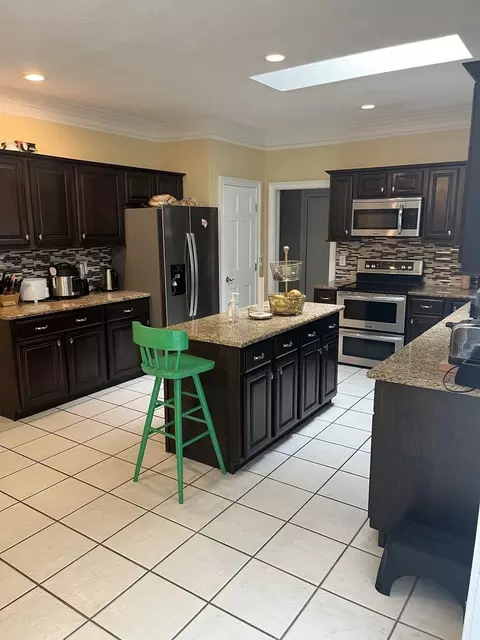 Kitchen - 22 Downing Cir, Bloomington, IL 61704 photo 6 of 7