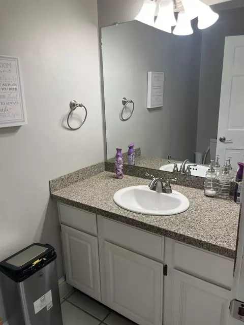 Bath - 22 Downing Cir, Bloomington, IL 61704 photo 1 of 6