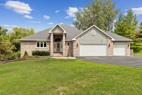 12704 Hillview Dr, Huntley, IL 60142