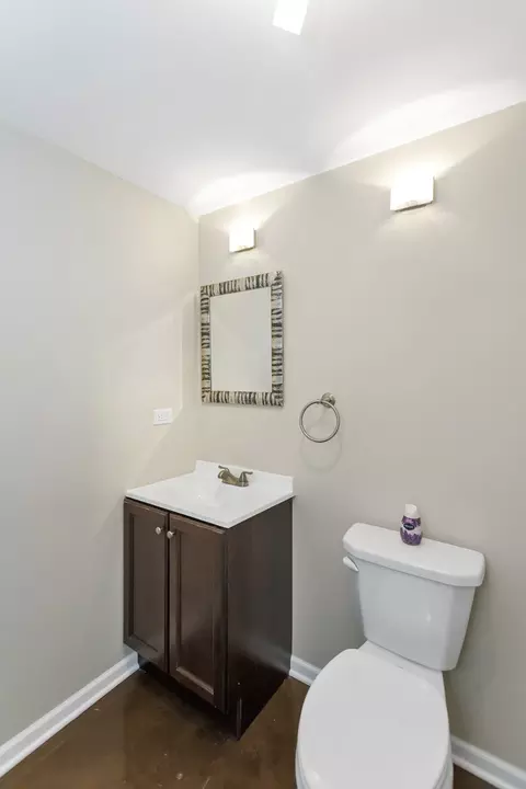 Bath - 209 Garden Dr, Elgin, IL 60124 photo 7 of 7