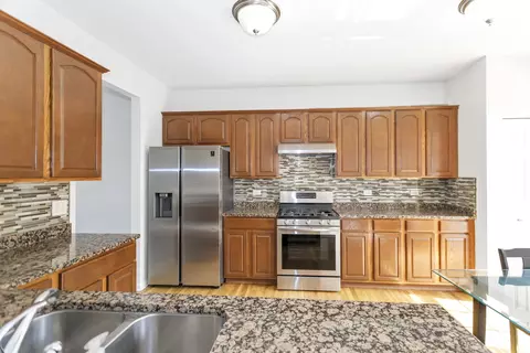 Kitchen - 209 Garden Dr, Elgin, IL 60124 photo 4 of 5