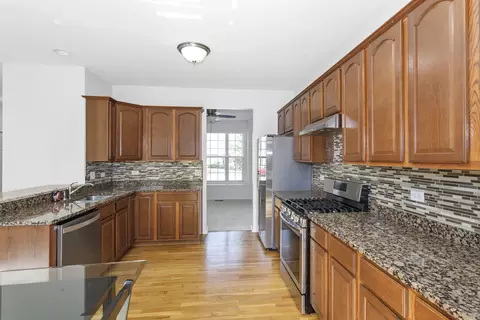 Kitchen - 209 Garden Dr, Elgin, IL 60124 photo 3 of 5
