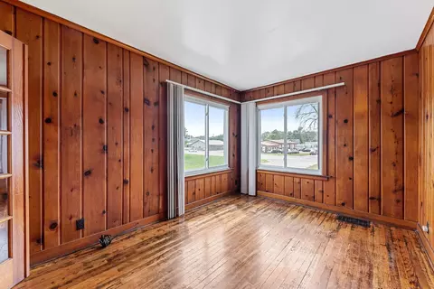 Living - 247 E Hawkins St, Kankakee, IL 60901 photo 3 of 3