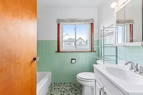 Bath - 247 E Hawkins St, Kankakee, IL 60901 photo 1 of 1
