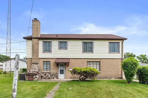 Exterior - 247 E Hawkins St, Kankakee, IL 60901 photo 4 of 4