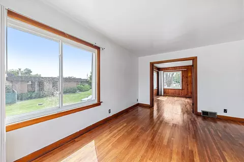 Living - 247 E Hawkins St, Kankakee, IL 60901 photo 1 of 3