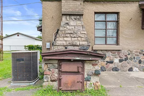 Exterior - 247 E Hawkins St, Kankakee, IL 60901 photo 3 of 4