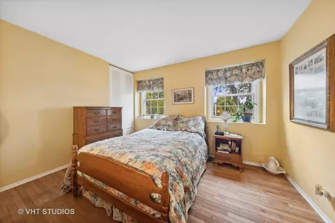 1241 Durham Dr, Wheaton, IL 60189 photo 9