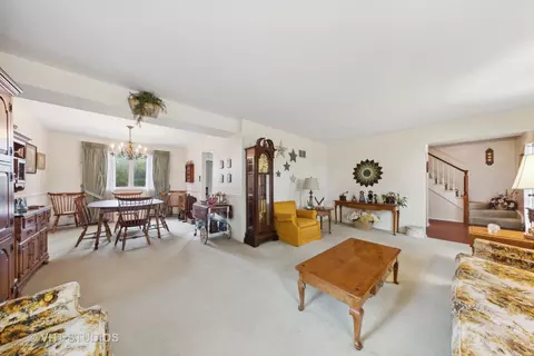 1241 Durham Dr, Wheaton, IL 60189 photo 4