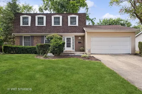 1241 Durham Dr, Wheaton, IL 60189 photo 2