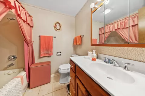 1241 Durham Dr, Wheaton, IL 60189 photo 10